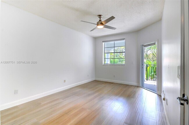 Building Photo - 3105 NE 184th St