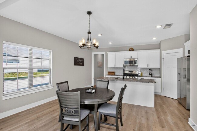 Building Photo - 1525 White Tip Ln
