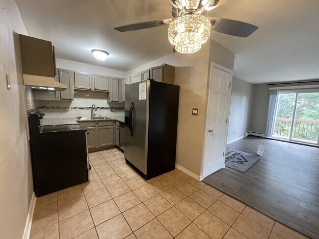 Building Photo - Private, End Unit - 2 Bed, 1 Bath Condo in...