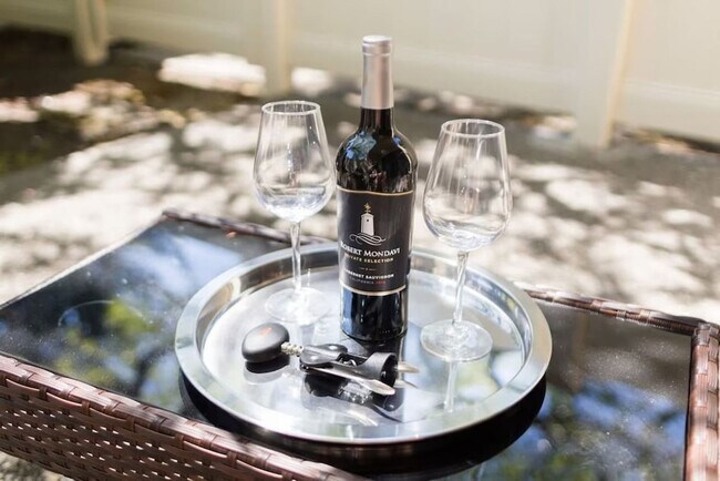 Building Photo - 668 Cottage Dr