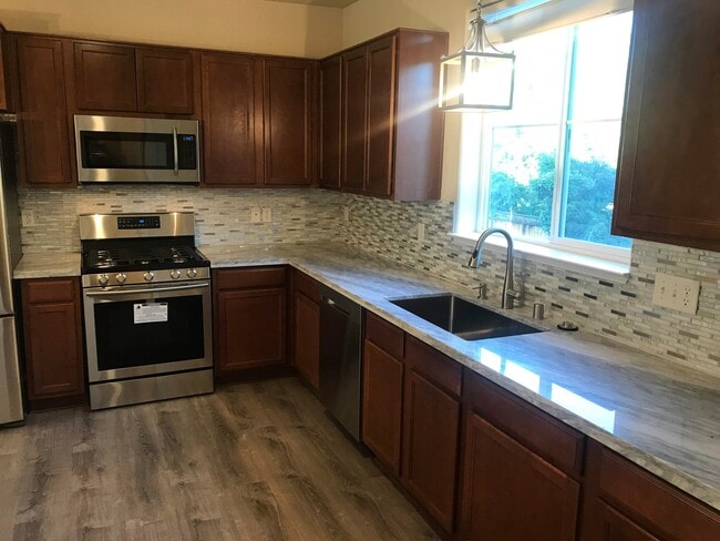 Building Photo - Cute Town-home in Truckee River Town-homes Subdivision