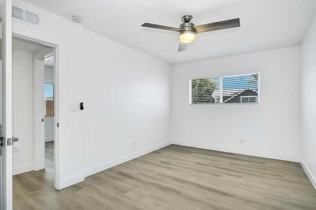 Building Photo - 3204 Collier Ave