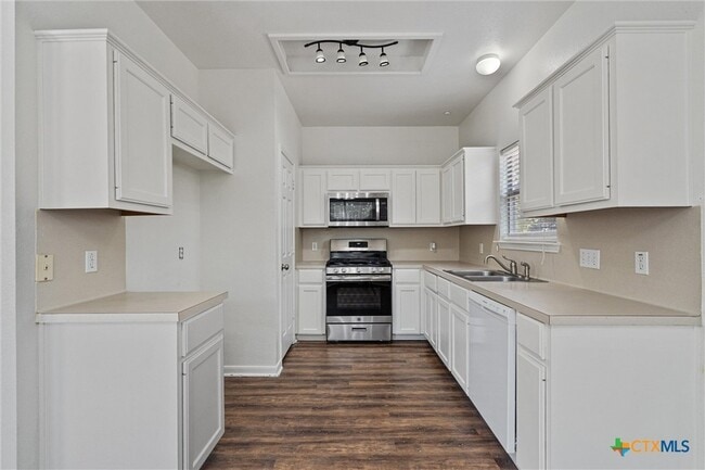 Building Photo - 204 Mallard Cove