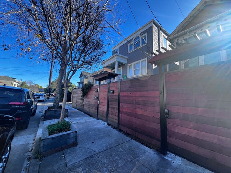 Building Photo - 699 30th St