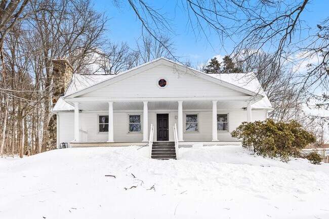 Building Photo - 17 N Maple St