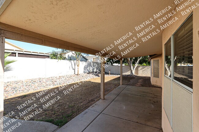 Building Photo - 1105 N Quail