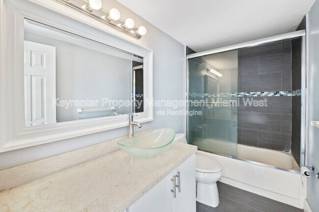 Building Photo - 5313 Collins Ave