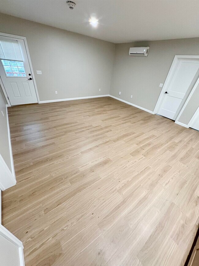 Building Photo - 15 Mountain Rd