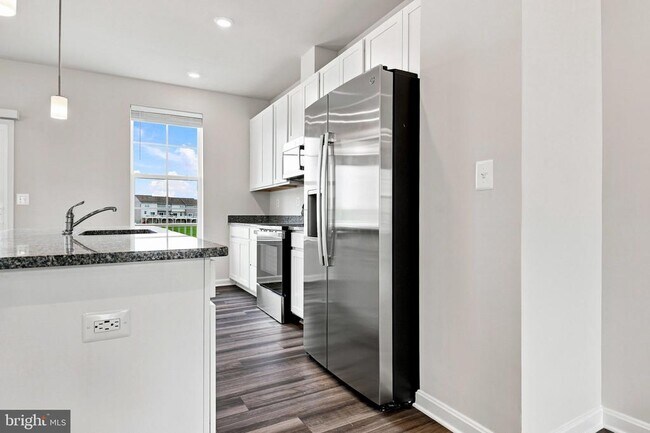 Building Photo - 417 Seeback Dr