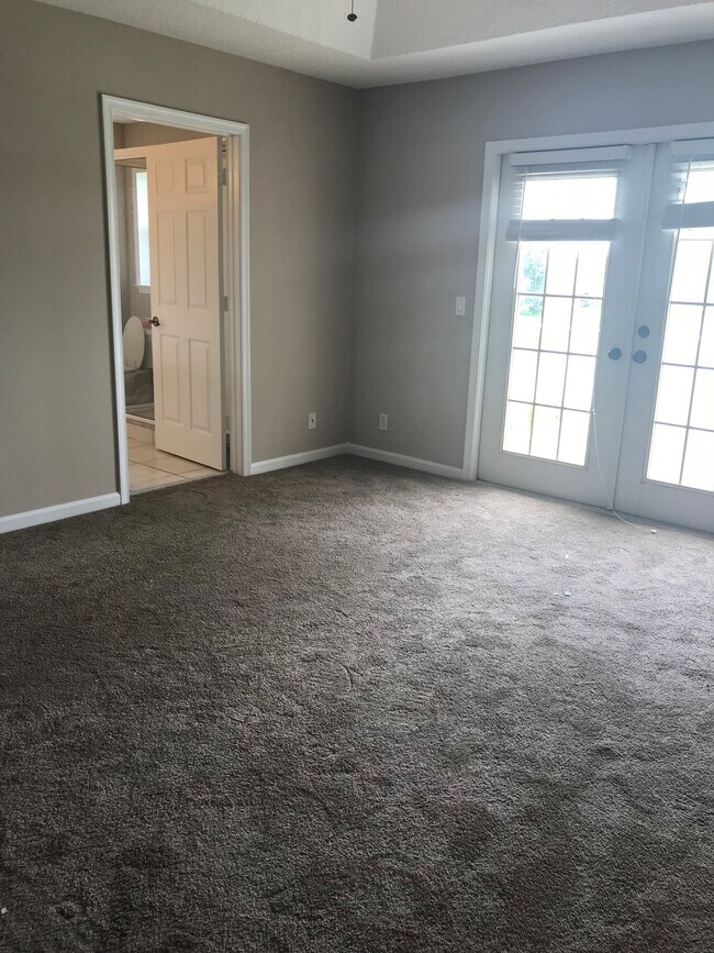 Building Photo - 1651 Hawthorne Plz