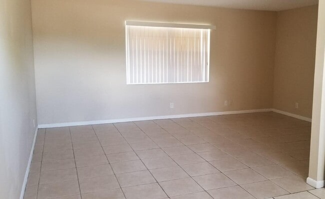 Building Photo - 1600 S N St