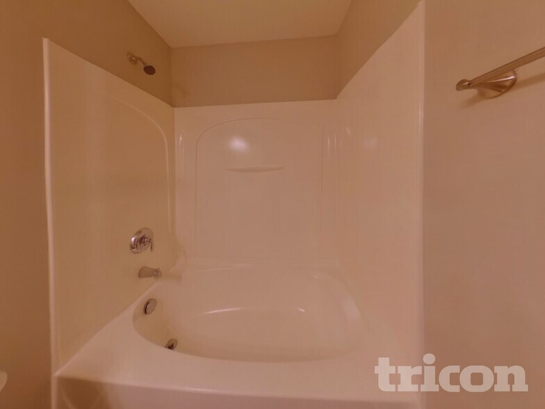 Building Photo - 1221 Jordans Pond Ln