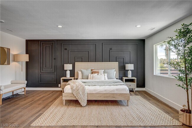 Building Photo - 2685 S Tenaya Way