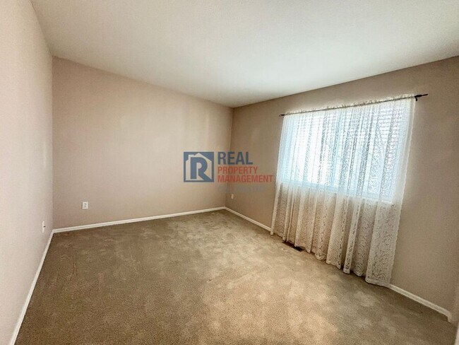 Building Photo - 1031 Surlyn Ct