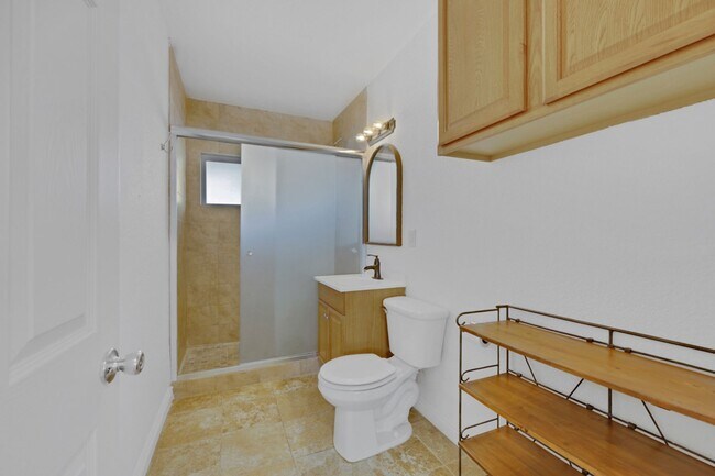 Building Photo - Rehabbed Downtown Henderson Home