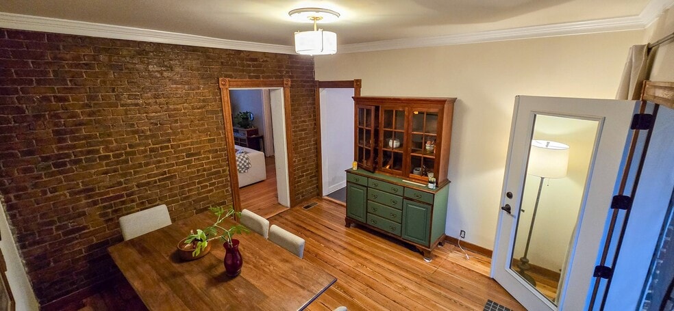 Building Photo - 209 W Clay St