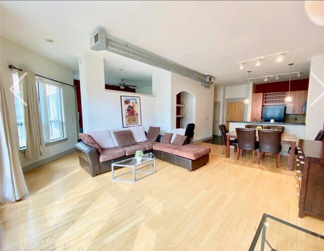 Building Photo - 1901 Post Oak Blvd