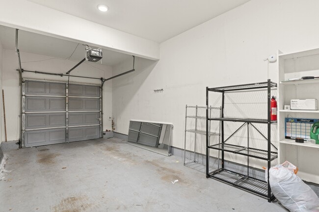 Building Photo - 12650 Springbrook Dr
