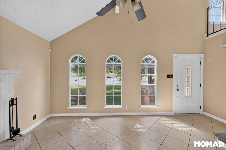 Building Photo - 14925 Moss Glen