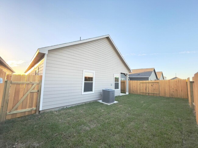 Building Photo - 8042 Cypress Bonsai Dr