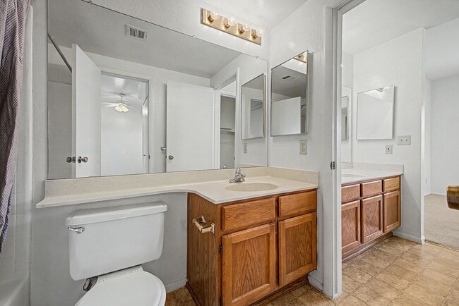 Building Photo - 930 N Mesa Dr