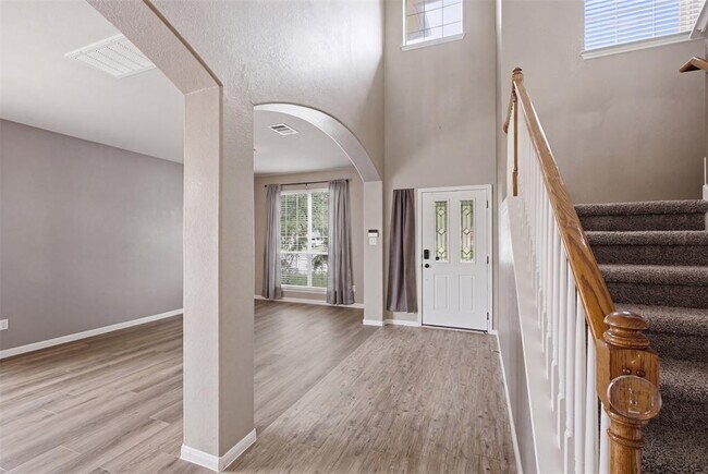Building Photo - 2302 Brookhollow Terrace