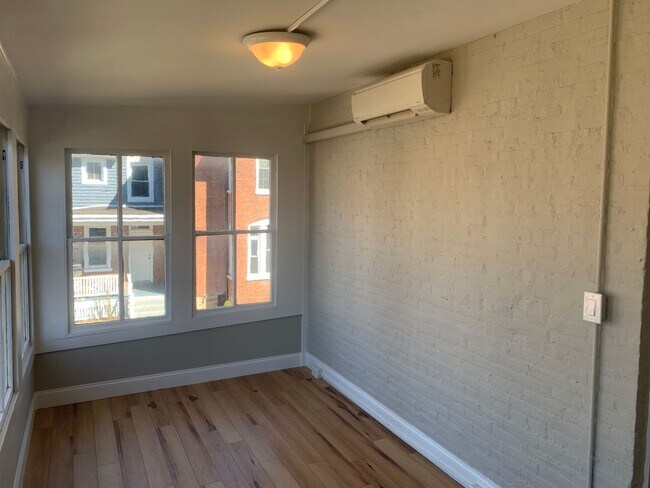 Building Photo - 718 Cattell St