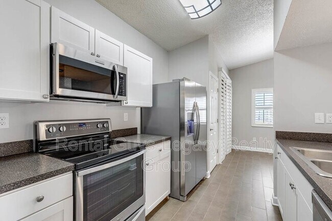 Building Photo - 10729 Squires Ct