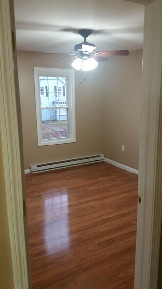 Building Photo - 391 Putnam Pike