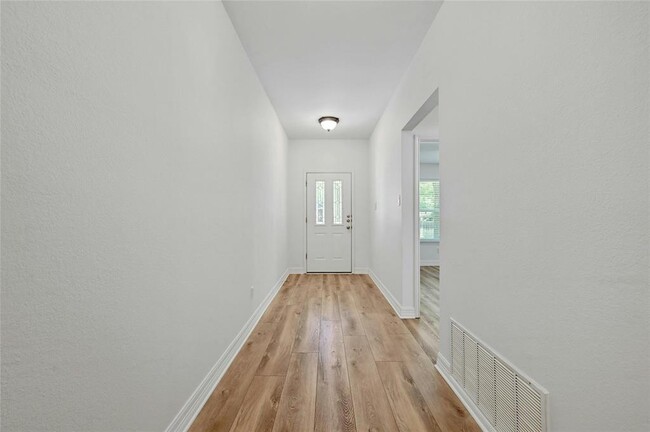 Building Photo - 5703 Marchmont Ln