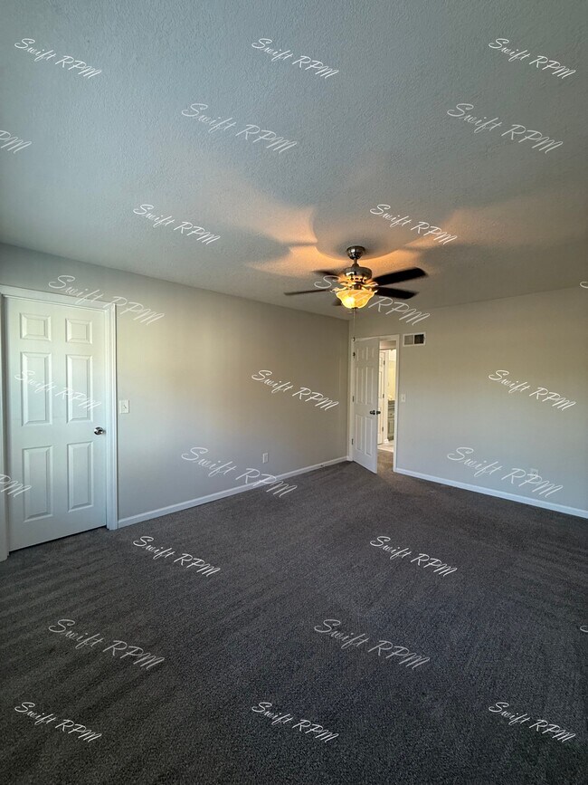 Building Photo - 15602 Maple St