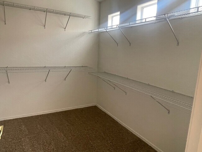 Building Photo - Occupied Do not disturb Tenant - 2 Bedroom...
