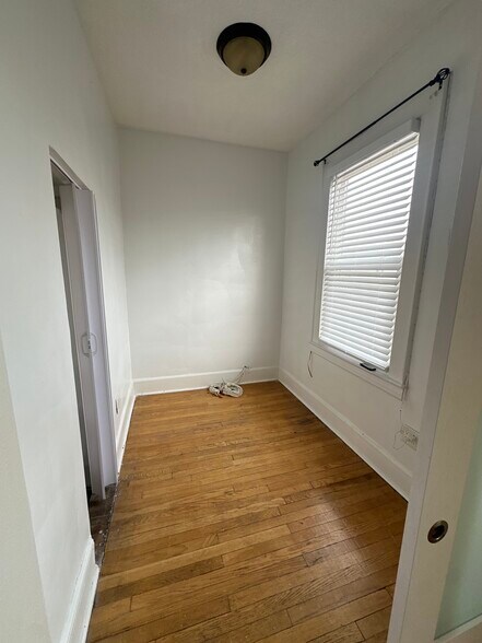 Building Photo - 1018 Kilsyth Rd