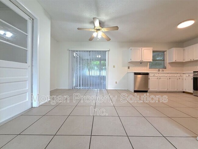 Building Photo - 1221 Poinsettia Ave