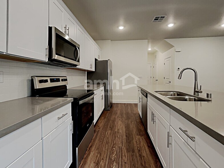 Building Photo - 720 Terrain Star Ave