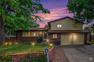 Building Photo - Spacious 5 Bedroom in the Heart of Littleton!