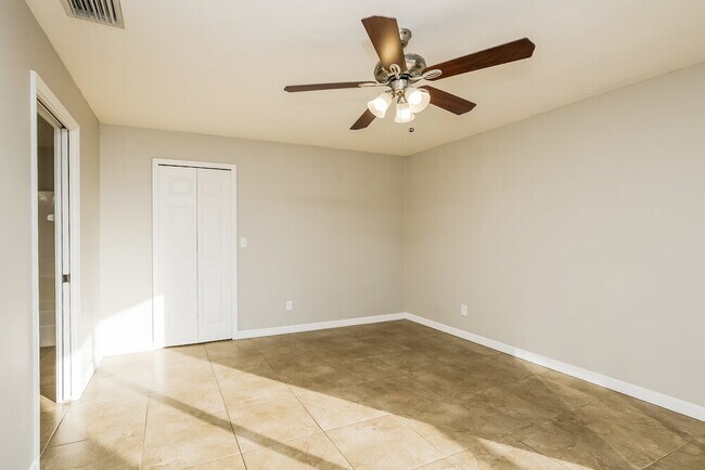 Building Photo - 1718 SW 12th Terrace