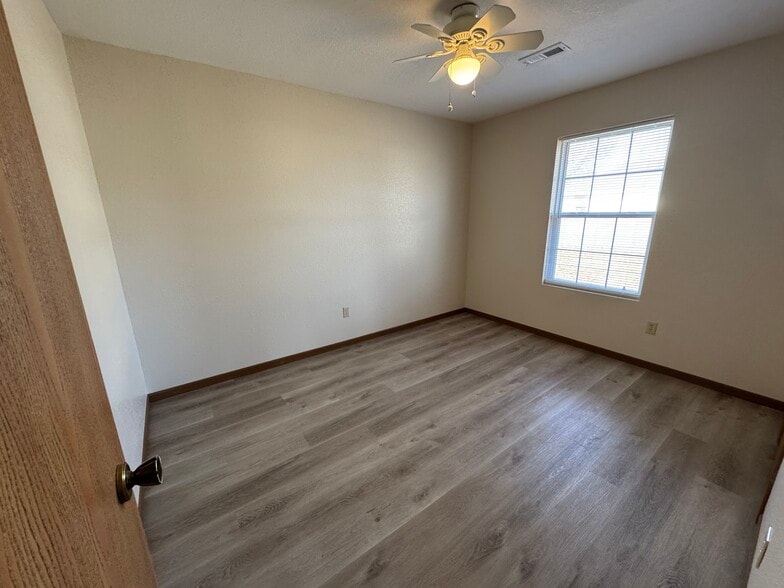 Building Photo - 219 Aaron Ln