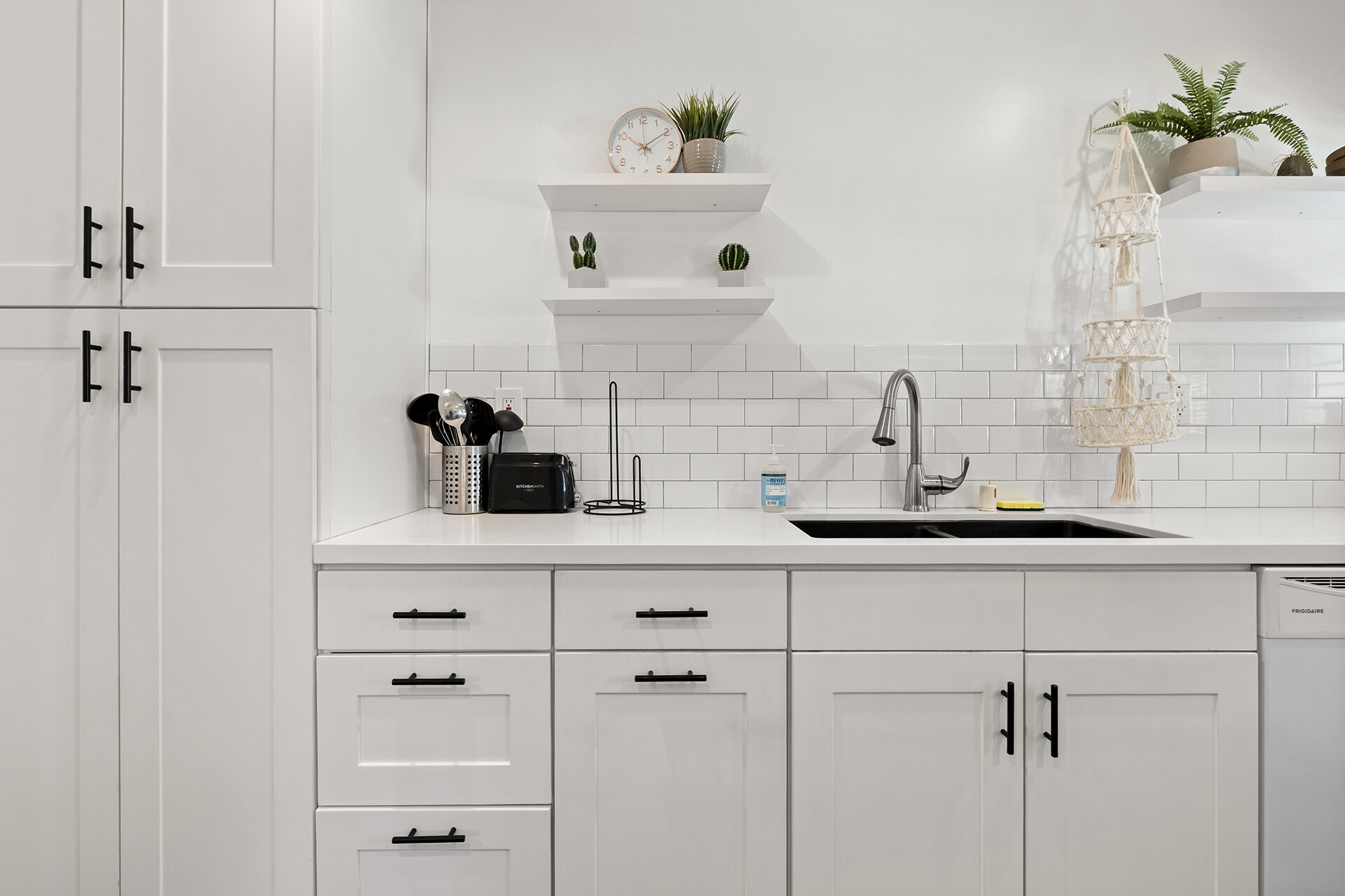 Building Photo - 8413 Kittyhawk Ave