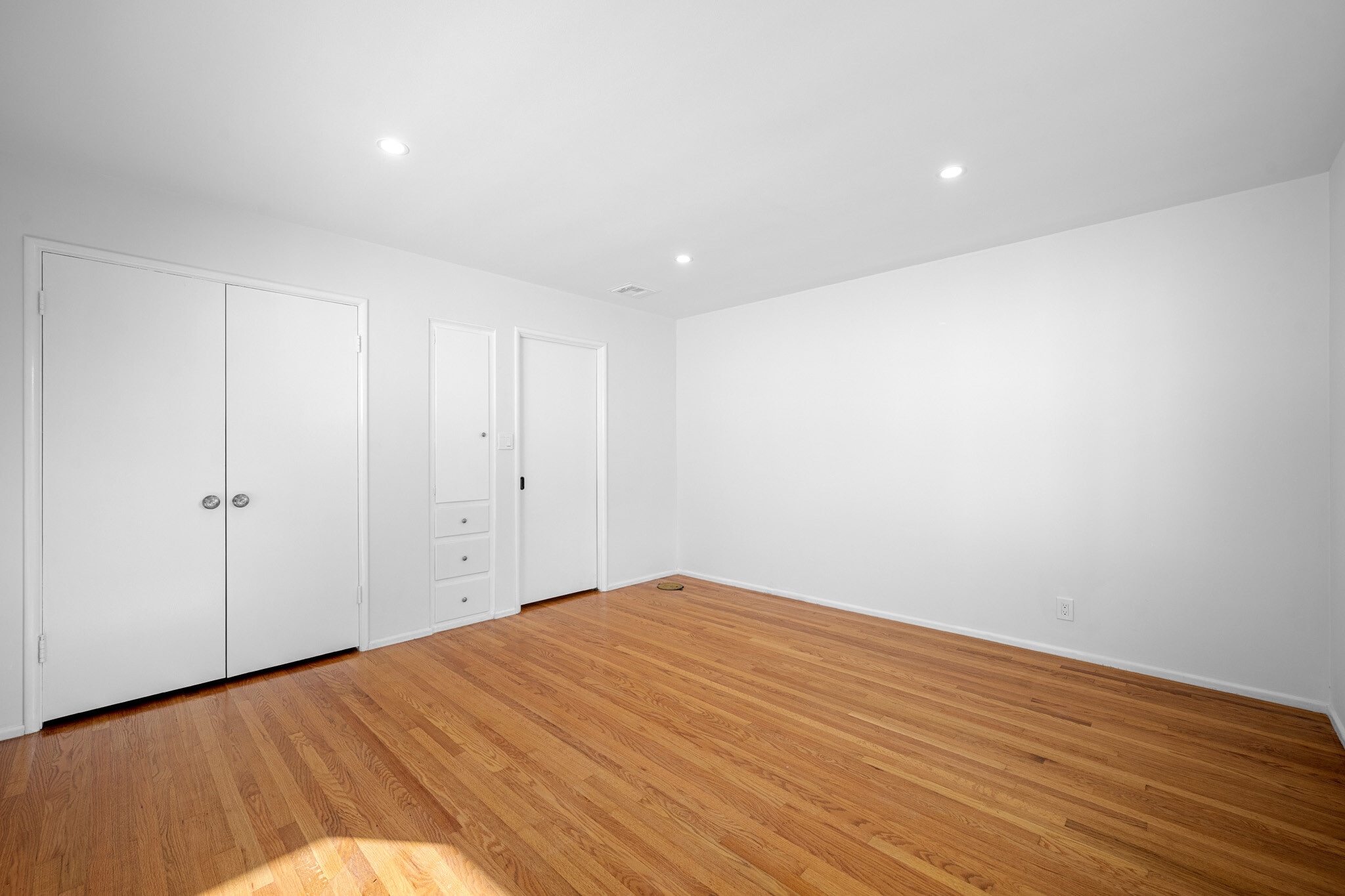 Building Photo - 685 Rim Rd