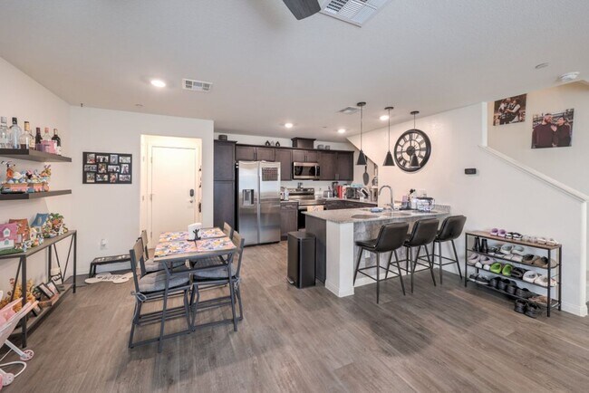 Building Photo - 6816 Citron Mist Ct
