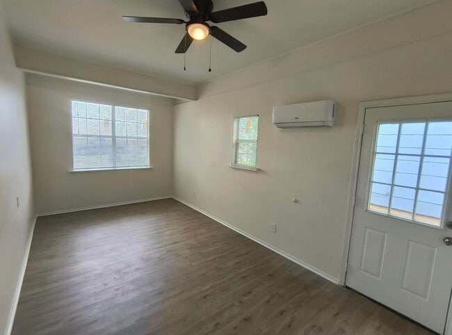 Building Photo - Newly Updated 3 Bedroom, 1 bath home!
