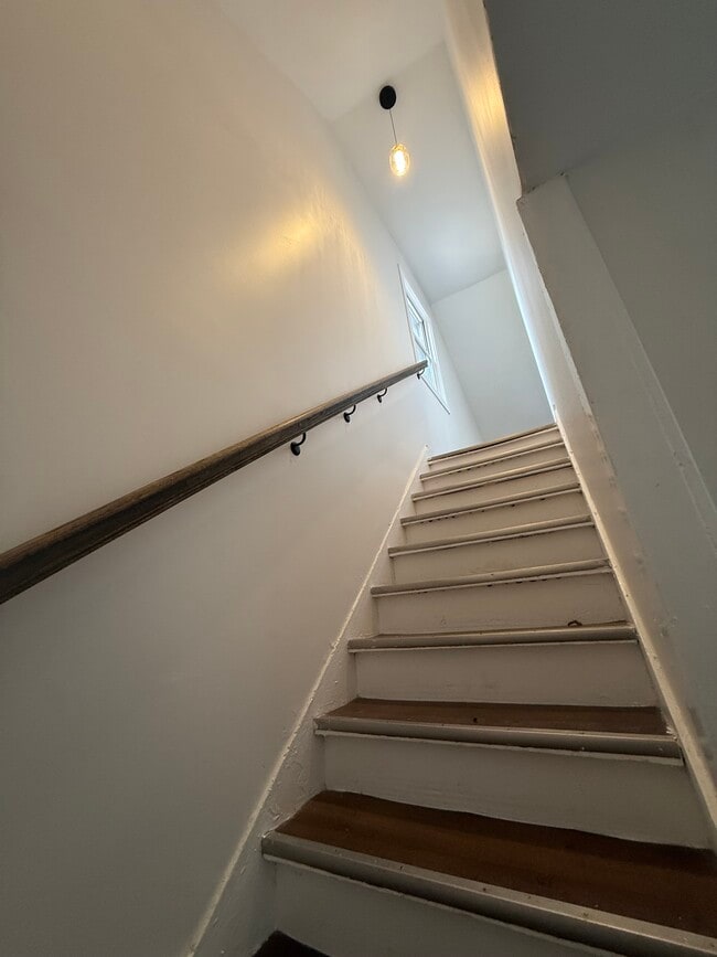 Building Photo - 2011 Grey Ave