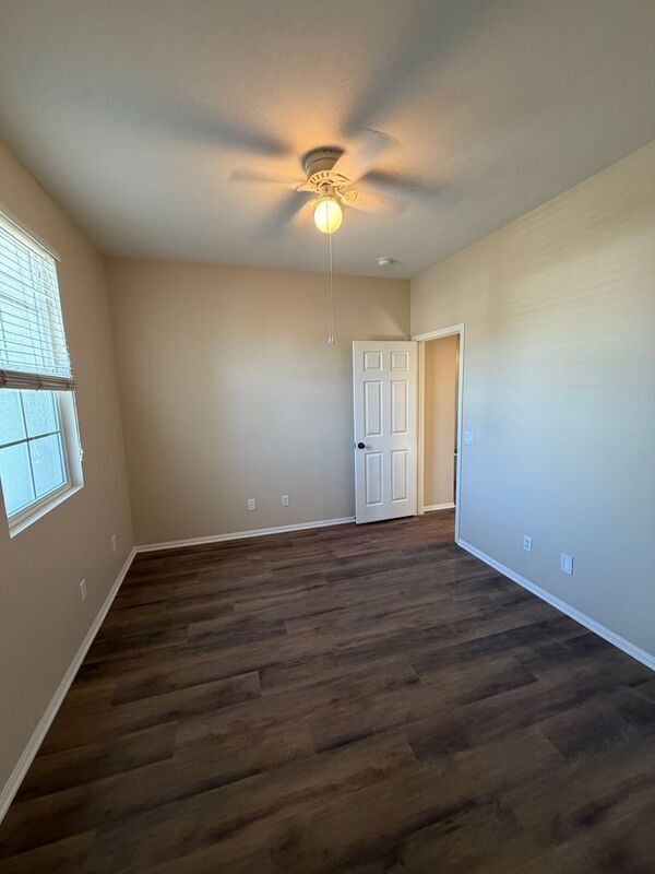 Building Photo - 40184 Annapolis Dr