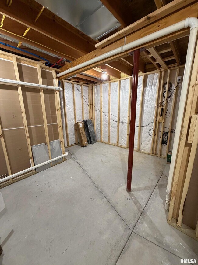 Building Photo - 2625 E 56th Ct