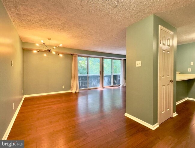 Building Photo - 55 Kenwood Dr