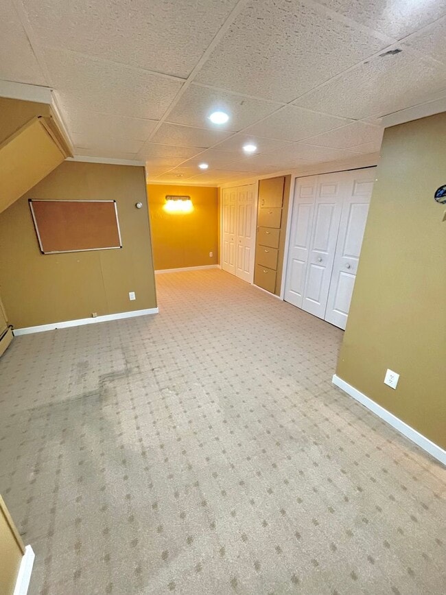 Building Photo - AVAILABLE AUGUST 18TH - Gorgeous 3 Bed 2 b...
