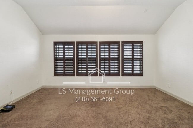 Building Photo - 1041 Water Oak