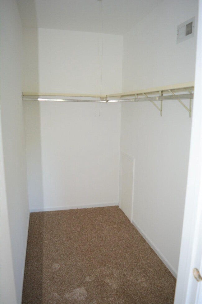 Building Photo - 361 Kent Ln