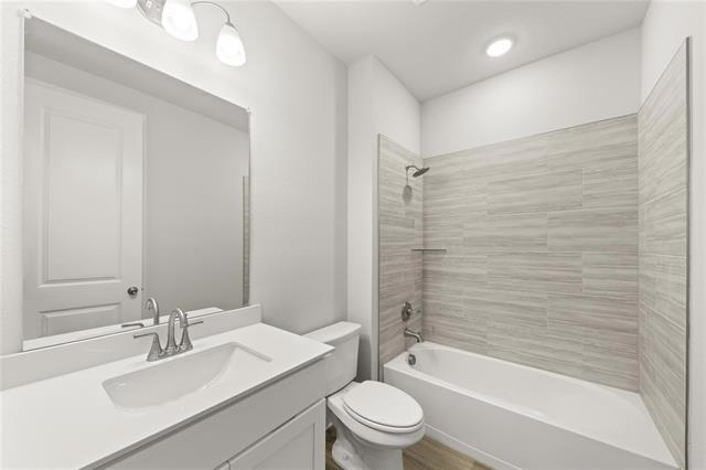 Building Photo - 653 Begonia Wy